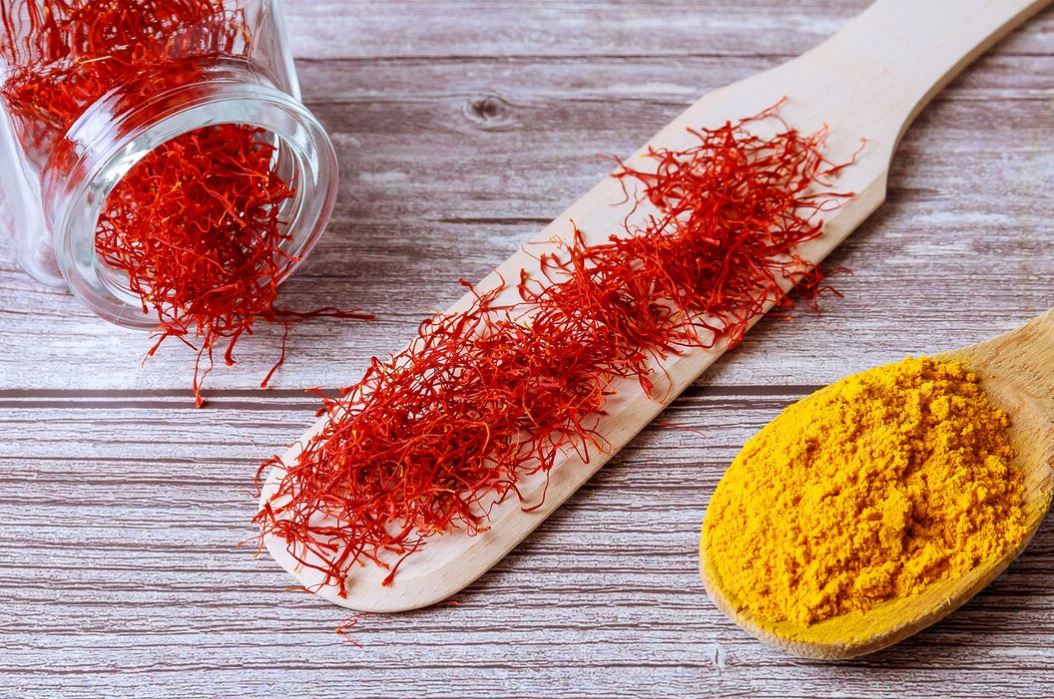 Saffron vs. Turmeric: A Flavor and Health Comparison